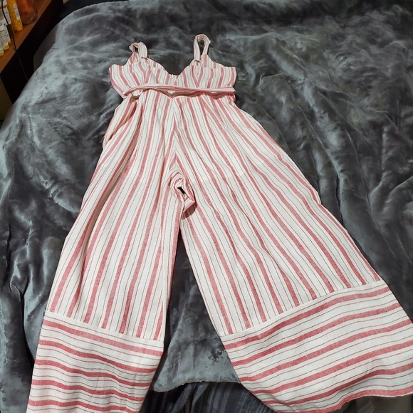 The perfect linen jumpsuit - Picture 2 of 5